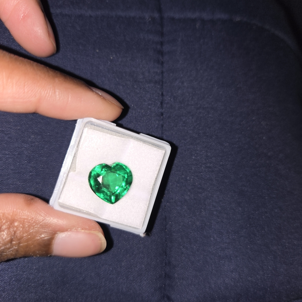 Natural Tsavorite Garnet Heart Shape Loose Gemstone - Picture 2 of 4